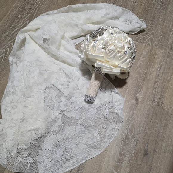 Pearls Rhinestones Brooch Elegant Ivory Cream Satin Rose Bridal Bouquet. - Picture 3 of 3